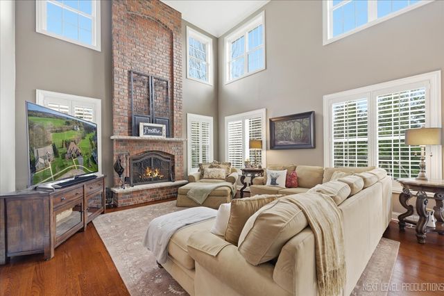 40W898 Fox Creek Drive, St. Charles, IL 60175