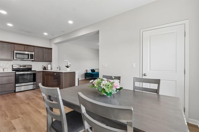 1377 S 91st Street, West Des Moines, IA 50266