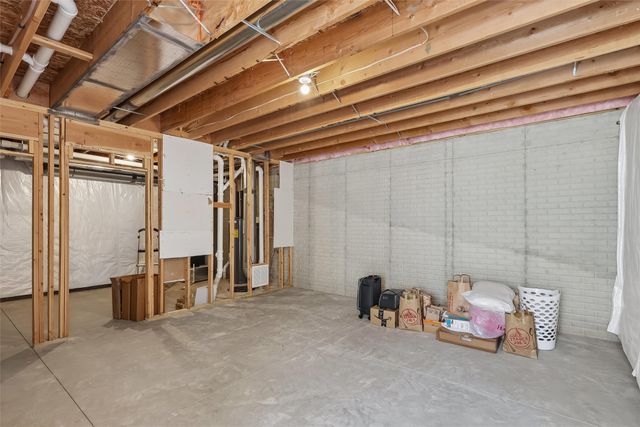 1377 S 91st Street, West Des Moines, IA 50266