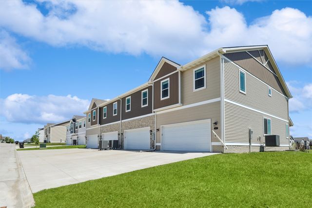 1377 S 91st Street, West Des Moines, IA 50266