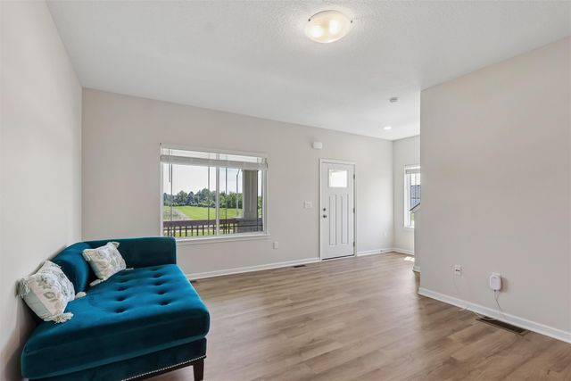 1377 S 91st Street, West Des Moines, IA 50266