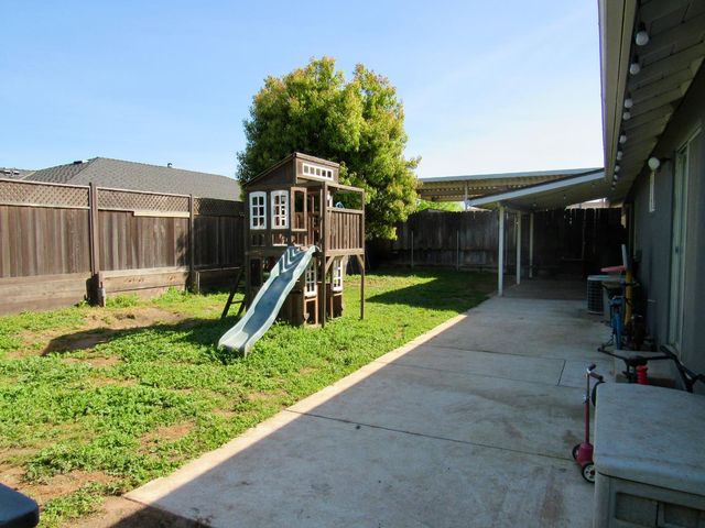 1500 Walnut St, Oakdale, CA 95361