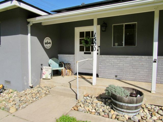 1500 Walnut St, Oakdale, CA 95361