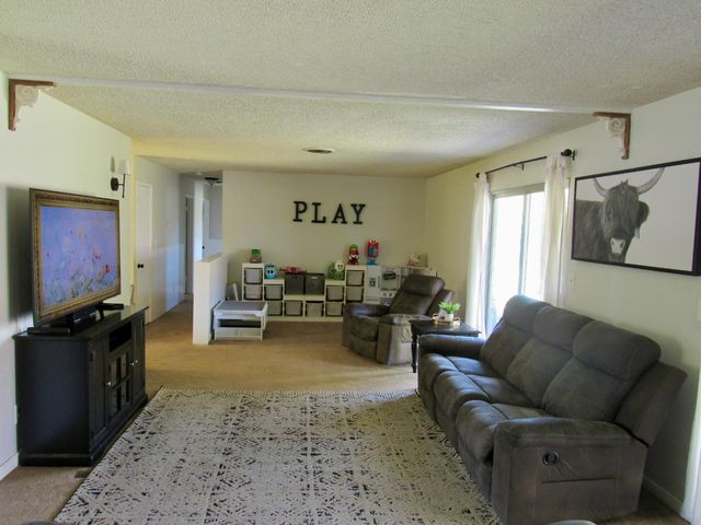 1500 Walnut St, Oakdale, CA 95361