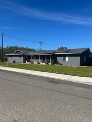 1500 Walnut St, Oakdale, CA 95361