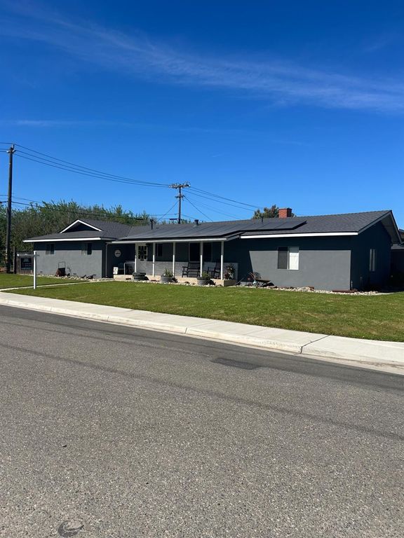 1500 Walnut St, Oakdale, CA 95361