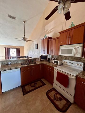 7171 Tam OShanter Blvd, North Lauderdale, FL 33068