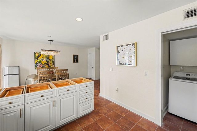 6490 CAPE HATTERAS WAY NE 4, St Petersburg, FL 33702