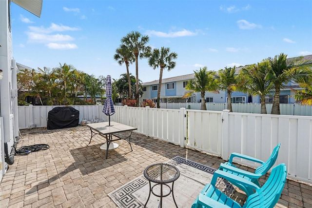 6490 CAPE HATTERAS WAY NE 4, St Petersburg, FL 33702