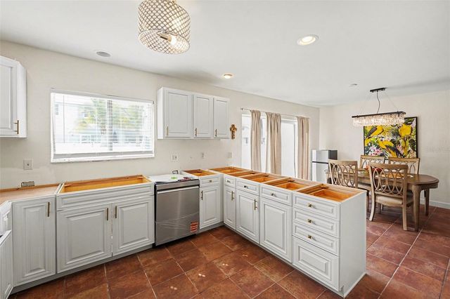 6490 CAPE HATTERAS WAY NE 4, St Petersburg, FL 33702