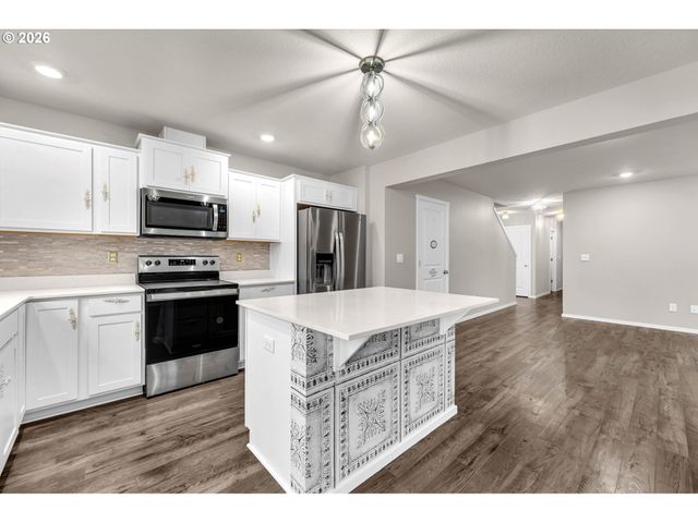 2933 N 3RD Way, Ridgefield, WA 98642