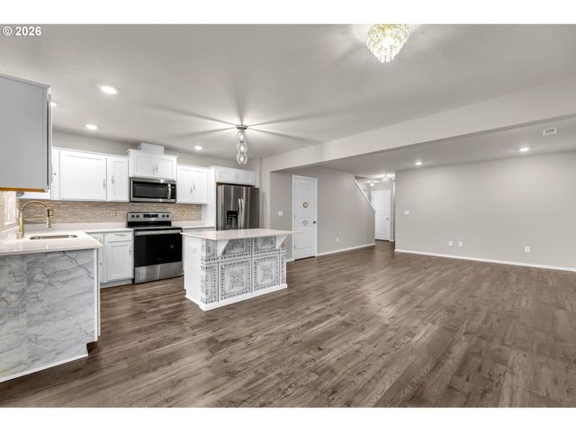 2933 N 3RD Way, Ridgefield, WA 98642