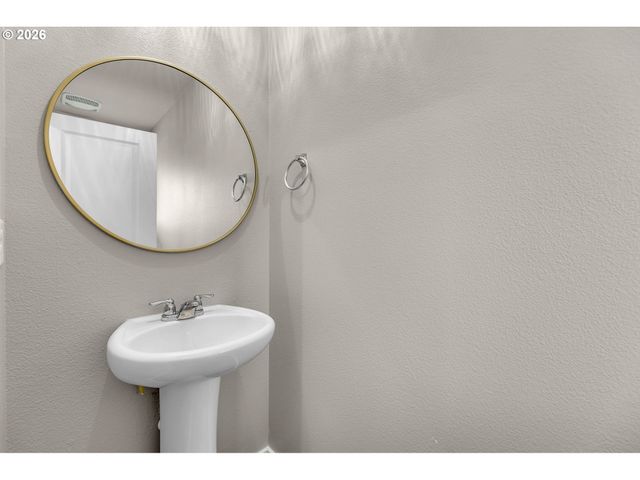 2933 N 3RD Way, Ridgefield, WA 98642