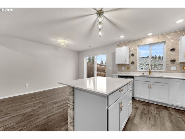 2933 N 3RD Way, Ridgefield, WA 98642