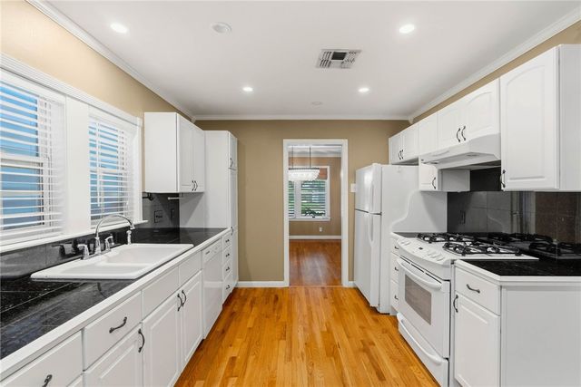 941 Grant Pl, Corpus Christi, TX 78411
