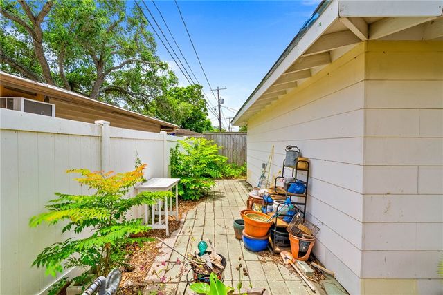 941 Grant Pl, Corpus Christi, TX 78411