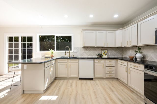 2608 Sprucewood Lane, Euless, TX 76039