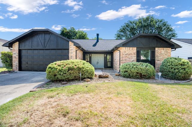 2608 Sprucewood Lane, Euless, TX 76039