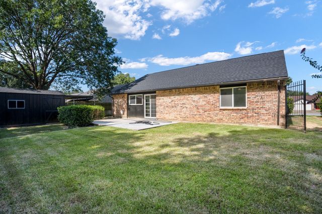 2608 Sprucewood Lane, Euless, TX 76039