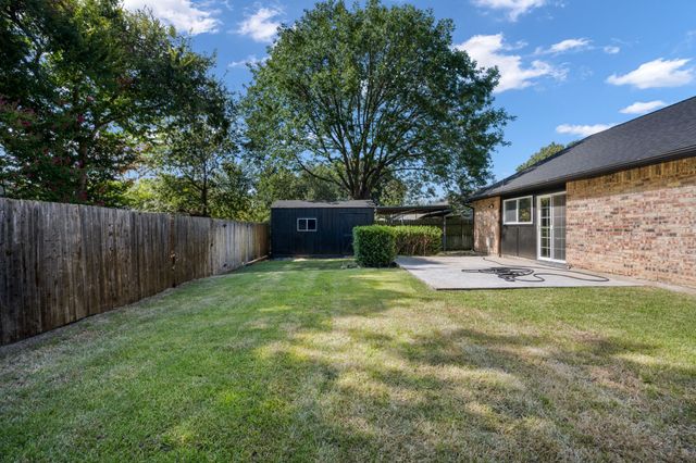 2608 Sprucewood Lane, Euless, TX 76039