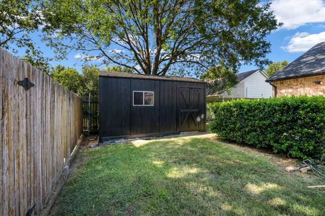 2608 Sprucewood Lane, Euless, TX 76039