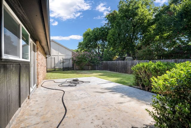 2608 Sprucewood Lane, Euless, TX 76039