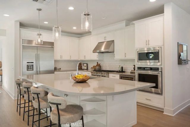 310 Costa Bella Court, Costa Mesa, CA 92627