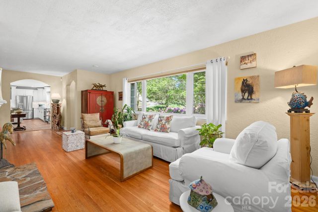 43 Martindale Road, Asheville, NC 28804
