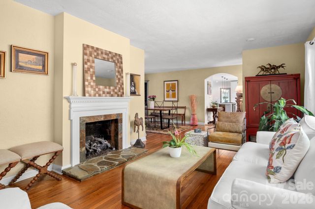 43 Martindale Road, Asheville, NC 28804