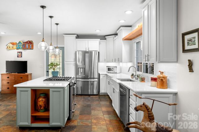 43 Martindale Road, Asheville, NC 28804