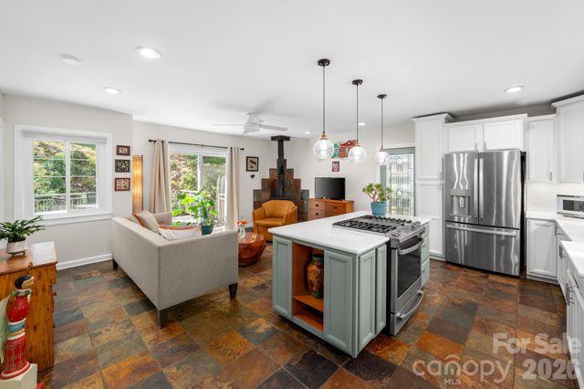 43 Martindale Road, Asheville, NC 28804