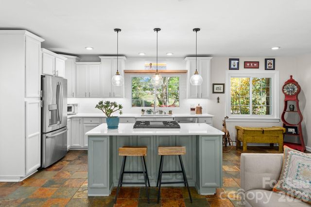 43 Martindale Road, Asheville, NC 28804