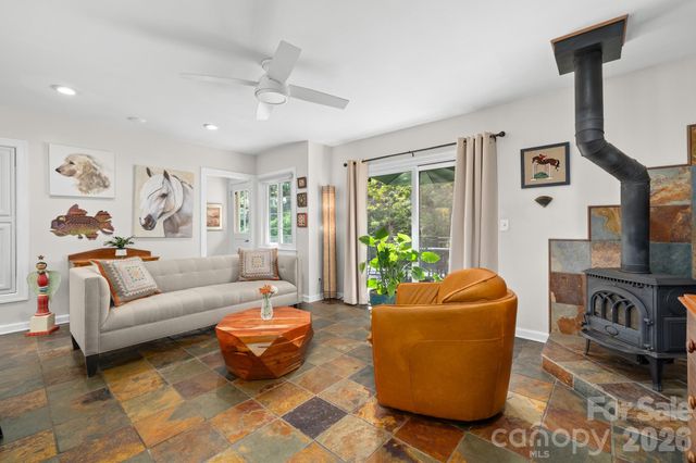 43 Martindale Road, Asheville, NC 28804