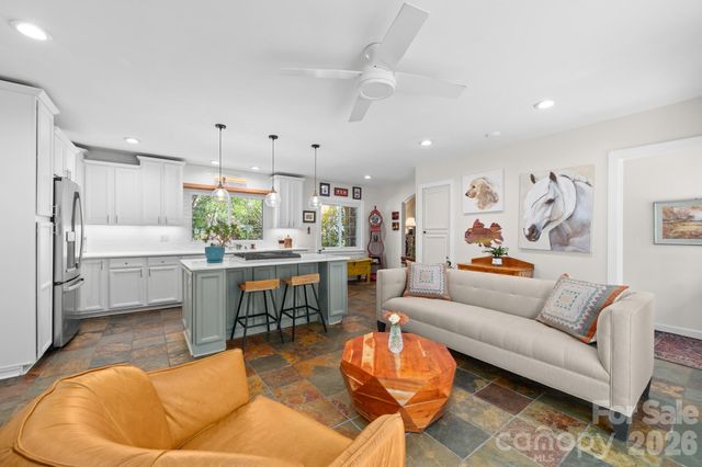 43 Martindale Road, Asheville, NC 28804