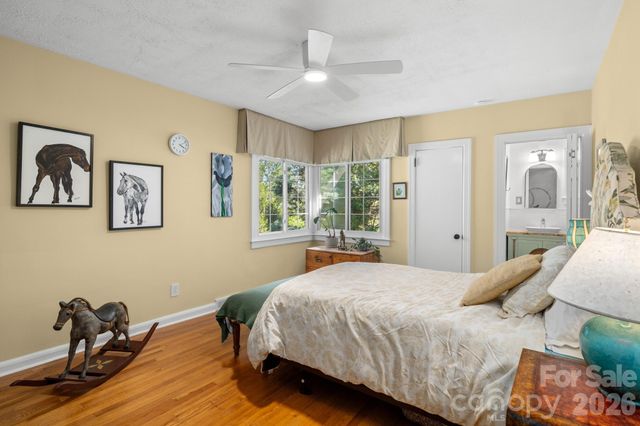 43 Martindale Road, Asheville, NC 28804