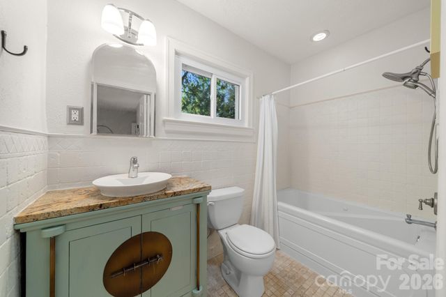 43 Martindale Road, Asheville, NC 28804