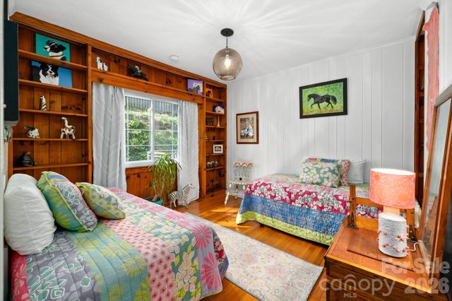 43 Martindale Road, Asheville, NC 28804