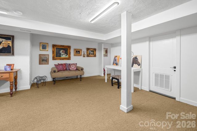 43 Martindale Road, Asheville, NC 28804