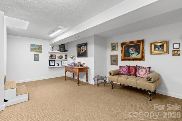 43 Martindale Road, Asheville, NC 28804