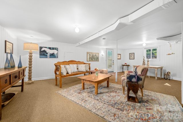43 Martindale Road, Asheville, NC 28804