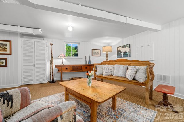 43 Martindale Road, Asheville, NC 28804