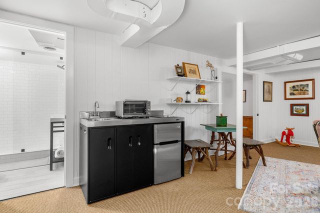 43 Martindale Road, Asheville, NC 28804