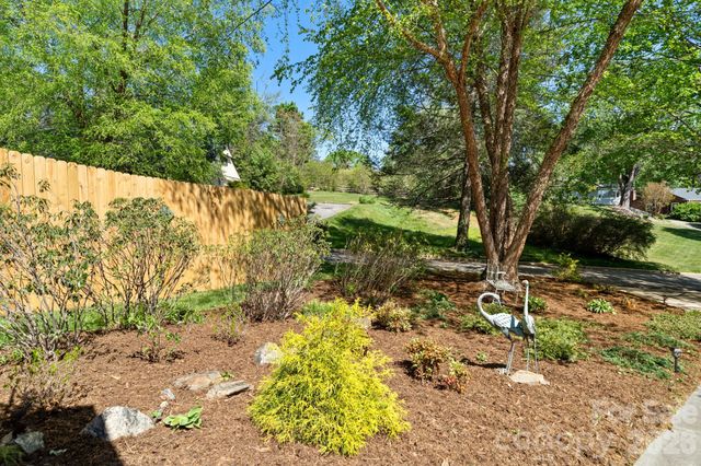 43 Martindale Road, Asheville, NC 28804