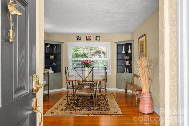 43 Martindale Road, Asheville, NC 28804