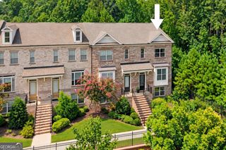 1016 Township Square, Alpharetta, GA 30022