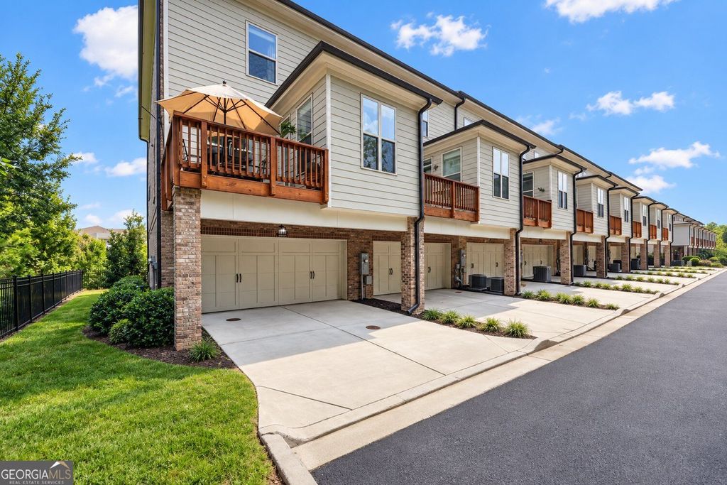 1016 Township Square, Alpharetta, GA 30022 — photo 2