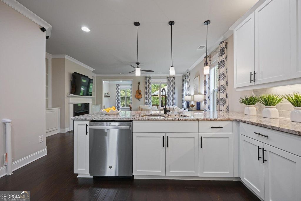 1016 Township Square, Alpharetta, GA 30022 — photo 4