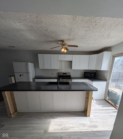 1033 E 3rd Street, Greenfield, IN 46140