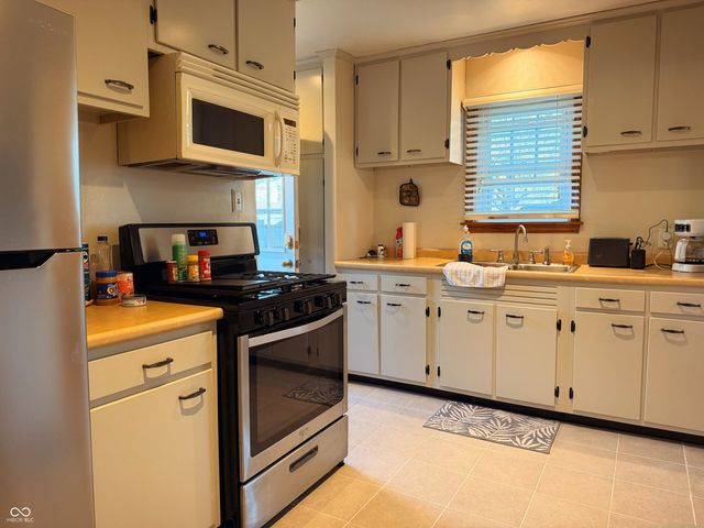 415 N 18th Avenue, Beech Grove, IN 46107