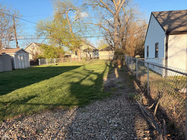 415 N 18th Avenue, Beech Grove, IN 46107
